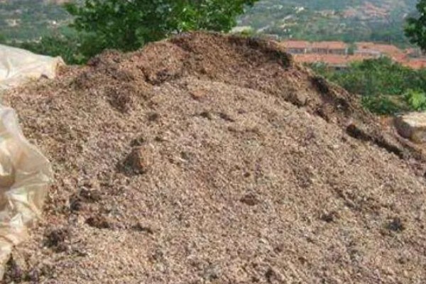 不动土栽培菌肥的配方，将糖渣、菌渣、药渣等混合发酵