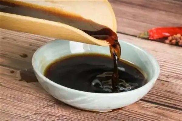 用什么去除花上的黑色腻虫，可以用草木灰、食醋等