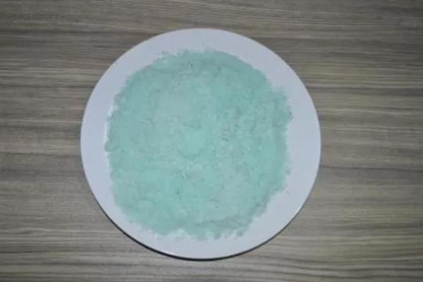 硫酸亚铁的使用方法，每隔10天左右喷施一次