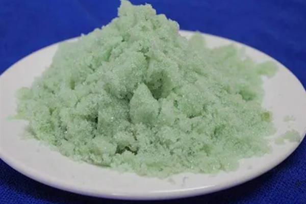 硫酸亚铁的使用方法，每隔10天左右喷施一次