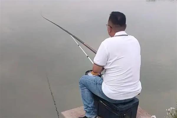 钓鲢鳙的方法，调4目钓2目有不错的效果