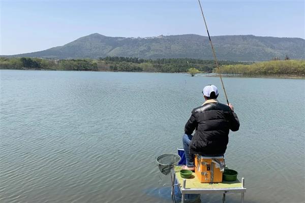 路亚鲈鱼可以吗，路亚钓法能用来钓鲈鱼