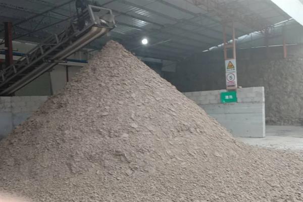 鸡粪的快速发酵方法，根据干湿度选择不同的方式