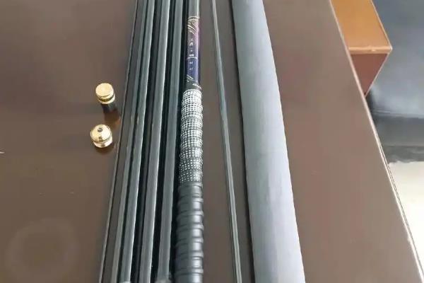 起重机鱼竿的简介，属于碳素竿调性为28调