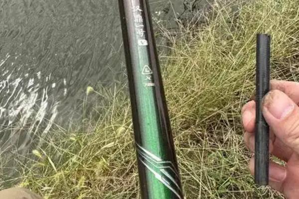 起重机鱼竿的简介，属于碳素竿调性为28调