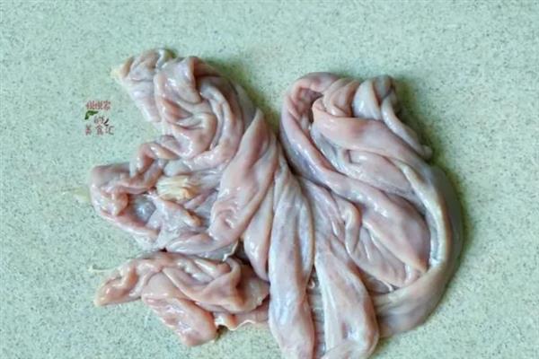 猪苦肠里面有没有屎，是没有屎的