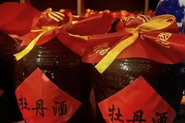 牡丹花的特点，颜色鲜艳多彩