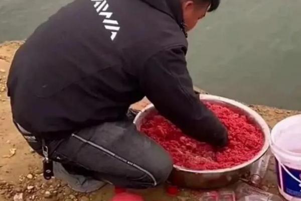 钓鱼用什么窝料打窝，用酒米效果好