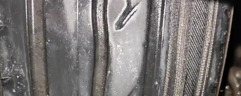 拖拉机轮胎磨损加快的原因及防治方法，可能是长期超负荷工作所致