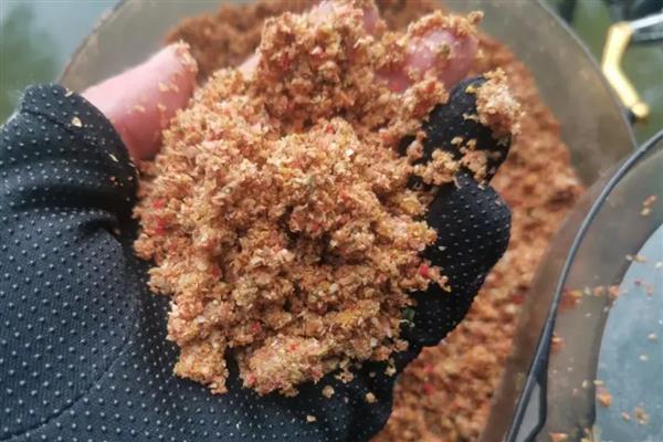 钓鱼的饵料能自己制作吗，可以自制饵料