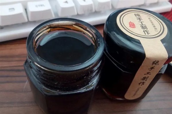 黑蜂蜂蜜的价格，大约在60-80元左右一斤