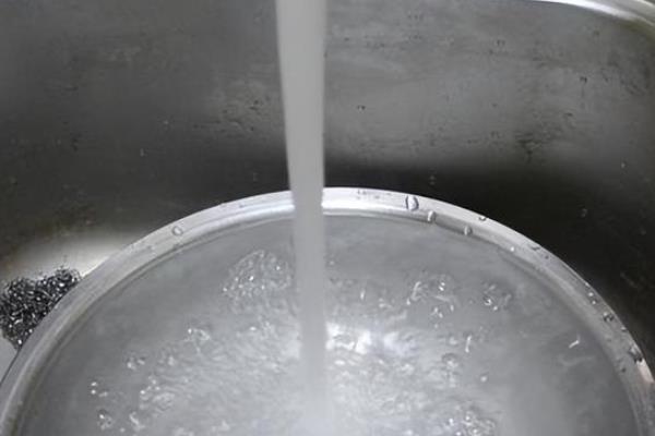 酢浆草盆栽养殖方法，5-9月份要遮阴防晒