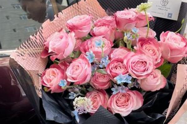 22朵玫瑰花代表的意思，寓意两情相悦、心心相印等