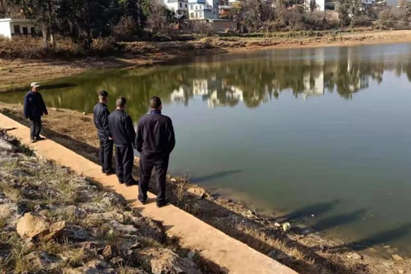 鳊鱼的养殖方法，定期抽出老水注入新水使其保持清澈