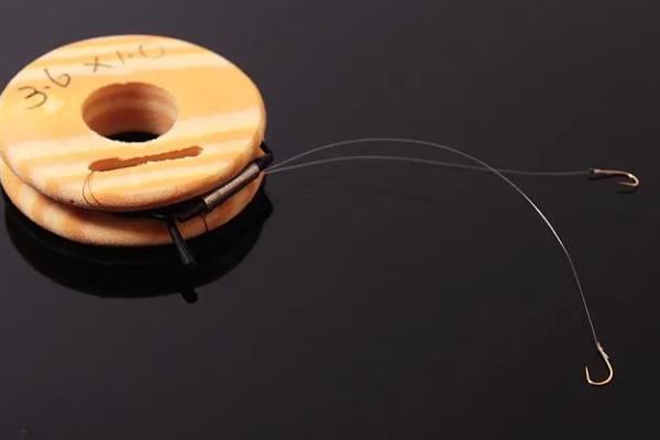 早春钓鱼的最佳时间，选择晴朗天气的中午