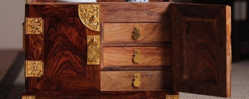 红木的种类，常见的有黄花梨、檀香紫檀等