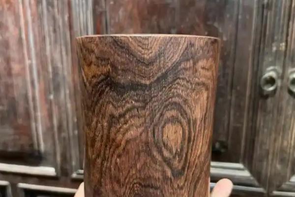 红木的种类，常见的有黄花梨、檀香紫檀等