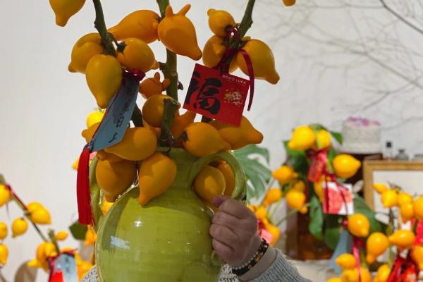 黄金果插花瓶要水吗，黄金果插花瓶需要水