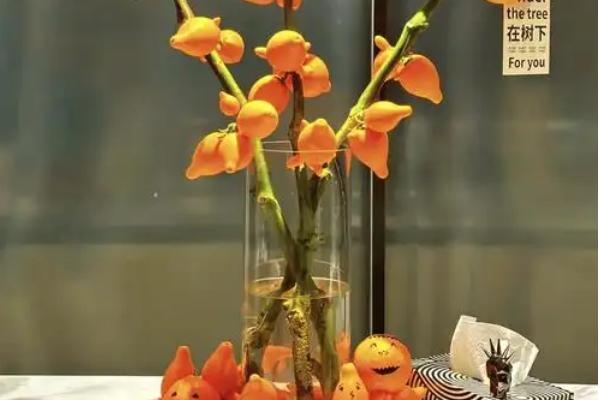 黄金果插花瓶要水吗，黄金果插花瓶需要水