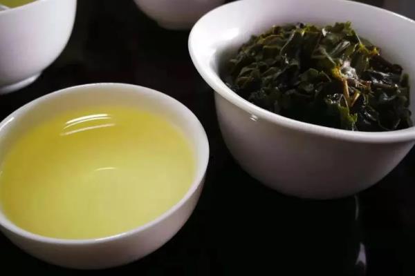 铁观音如何分辨好坏,可观叶底、看汤色、嗅香气等