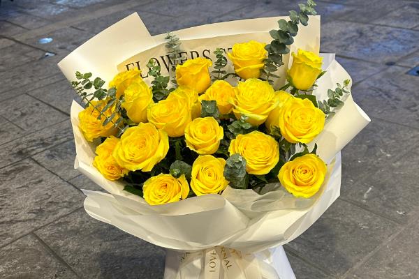 包玫瑰花需要哪些材料，需要剪刀、胶带等