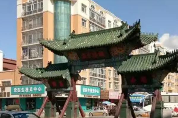 黑龙江省巴彦县的特产，常见的有狮子头、靰鞡草等