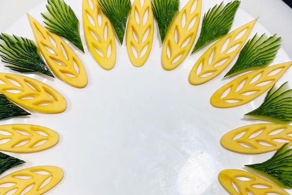 常用的摆盘花草,分为花瓣摆盘、叶片摆盘等