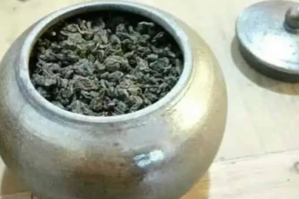 绿茶如何保存，可用石灰块保存或塑料袋保存