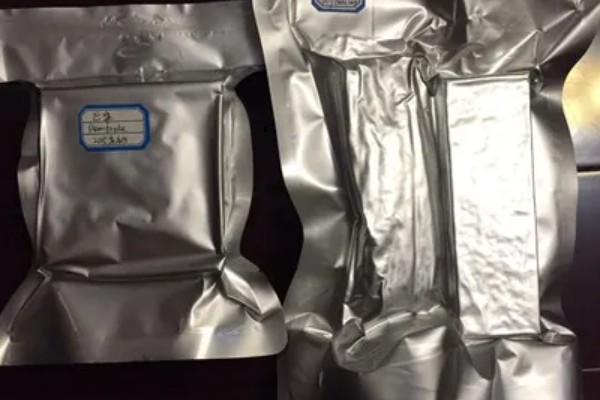 绿茶如何保存，可用石灰块保存或塑料袋保存