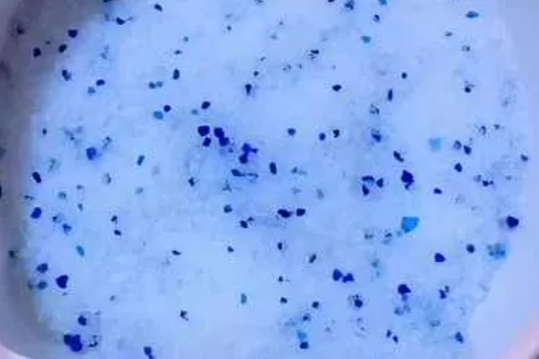 猫砂适合用哪种，植物砂、纸屑猫砂等种类比较好用