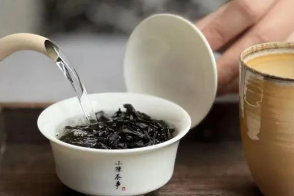 岩茶是不是发酵茶，属于发酵茶中的半发酵茶