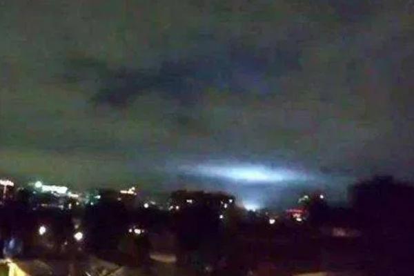 地震前动物有什么异常表现，鼠、蛇等动物会成群结队地跑出洞穴