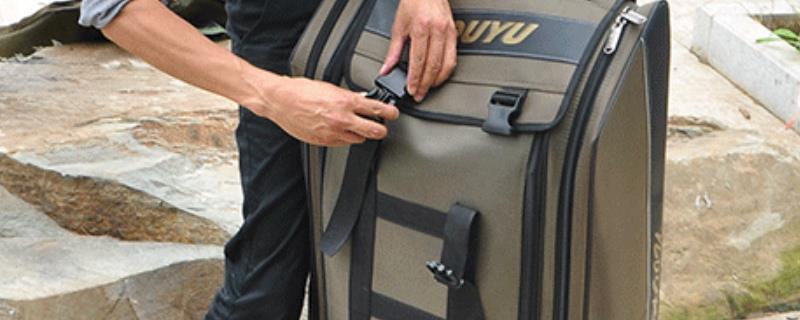 鱼竿包内有什么固定鱼竿的装置，魔术贴可以将鱼竿固定在包内