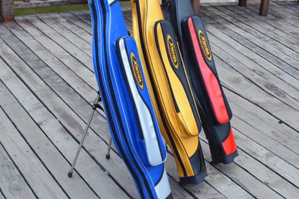 鱼竿包内有什么固定鱼竿的装置，魔术贴可以将鱼竿固定在包内