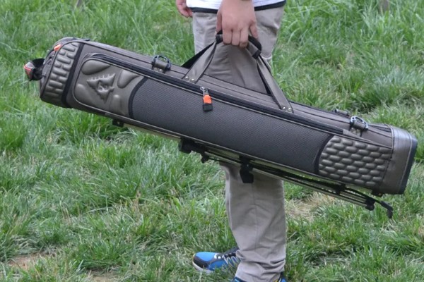 鱼竿包内有什么固定鱼竿的装置，魔术贴可以将鱼竿固定在包内