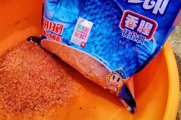 用什么东西钓鳑鲏鱼，可以选择自然饵料、商品饵料等