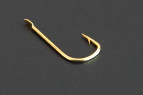 秋田狐4号钩钓多大的鲫鱼，最适合用来钓半斤的鲫鱼