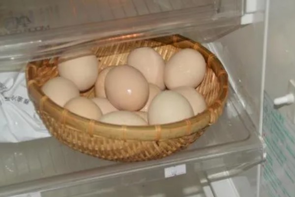 鸡蛋的保质期，在2-5℃的环境中可保存40天左右