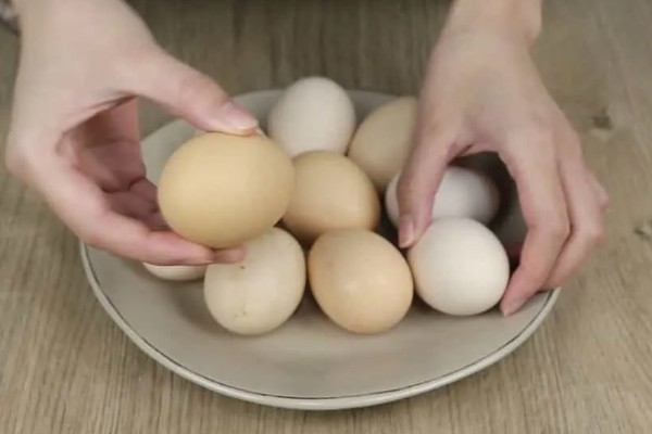 鸡蛋的保质期，在2-5℃的环境中可保存40天左右