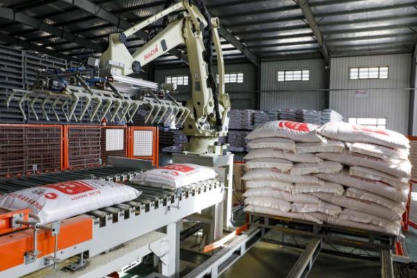 开小型饲料厂有哪些注意事项，先要去工商局进行工商注册