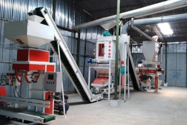 开小型饲料厂有哪些注意事项，先要去工商局进行工商注册