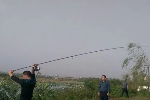 长竿的抛竿方式,主要有以下3种方法