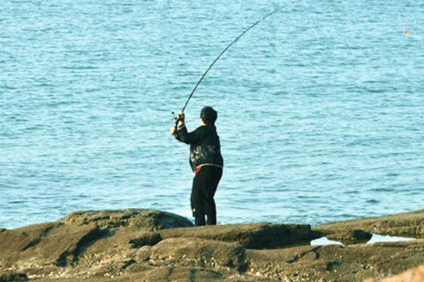 长竿的抛竿方式,主要有以下3种方法