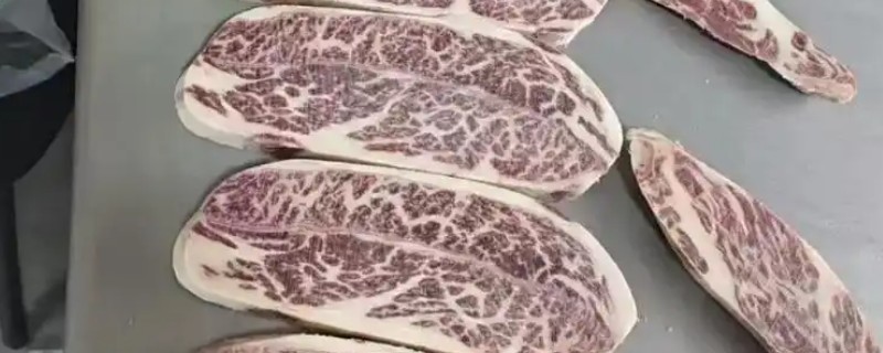 牛小排是牛的哪个部位，是牛的胸腔左右两侧