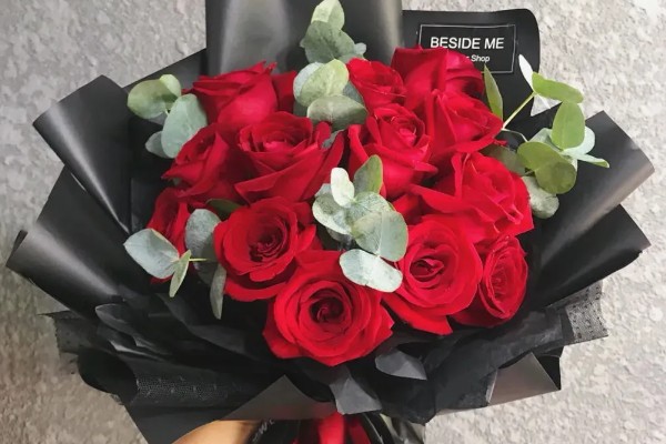 香槟色玫瑰花的寓意，寓意甜蜜幸福、我只喜欢你等