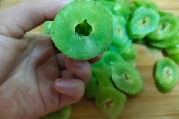 不让蔬菜畸形苗发生的技术,对幼苗要及时通风