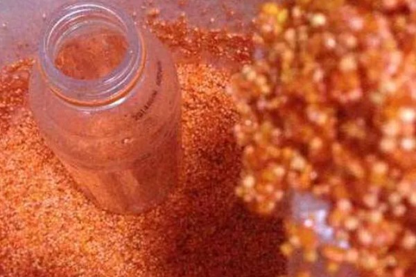 春季水库钓鲫鱼用什么饵料，可选择糠饼、菜籽饼等