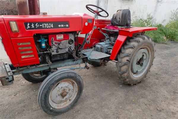 农机把持中的三个留心,首先要用运动扳手拧紧缸盖螺丝