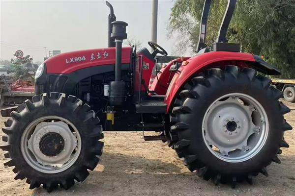 农机把持中的三个留心,首先要用运动扳手拧紧缸盖螺丝