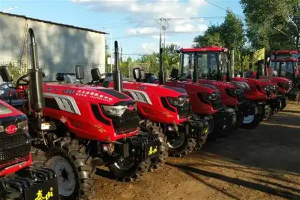 农机把持中的三个留心,首先要用运动扳手拧紧缸盖螺丝